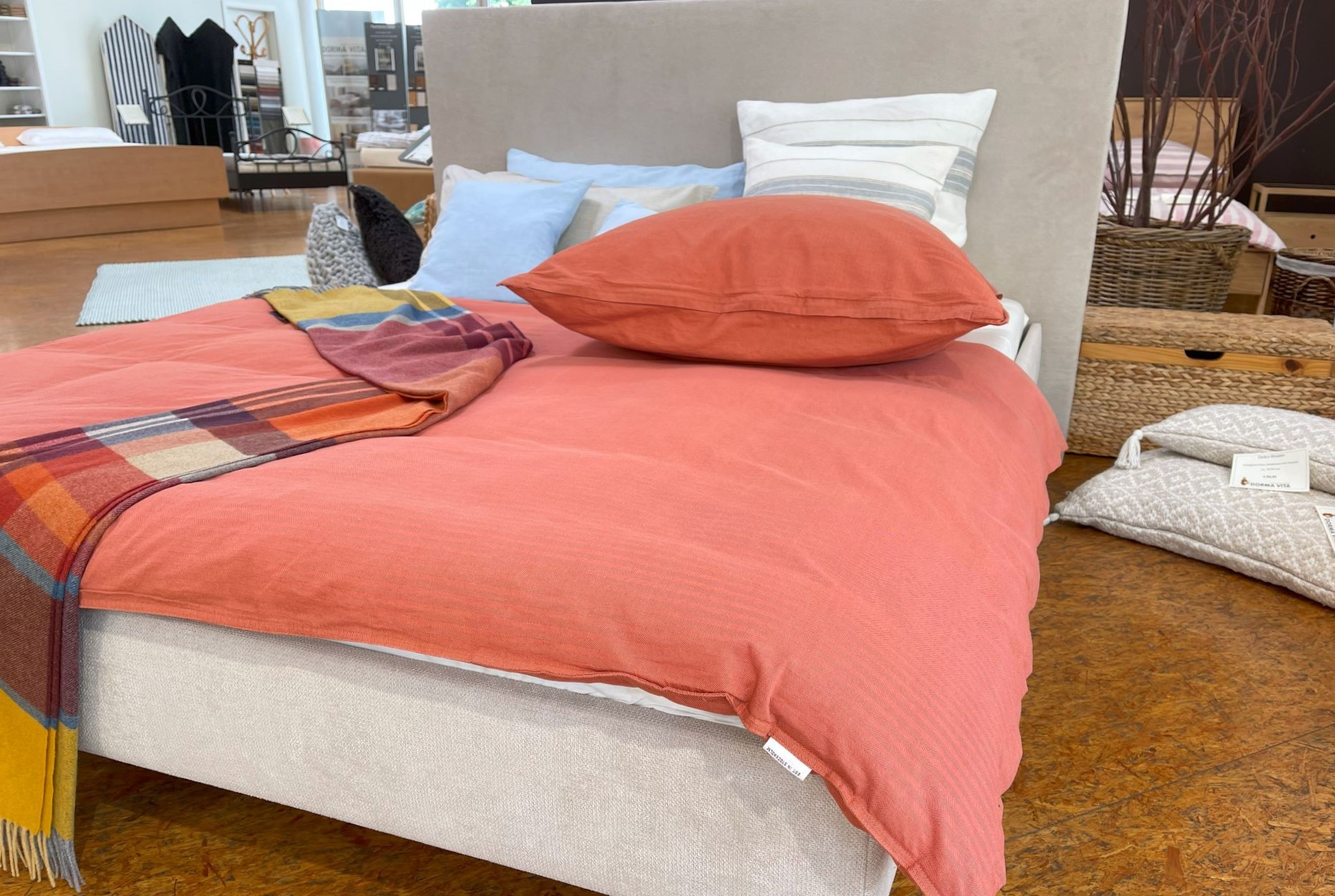 Elegantes Polsterbettgestell