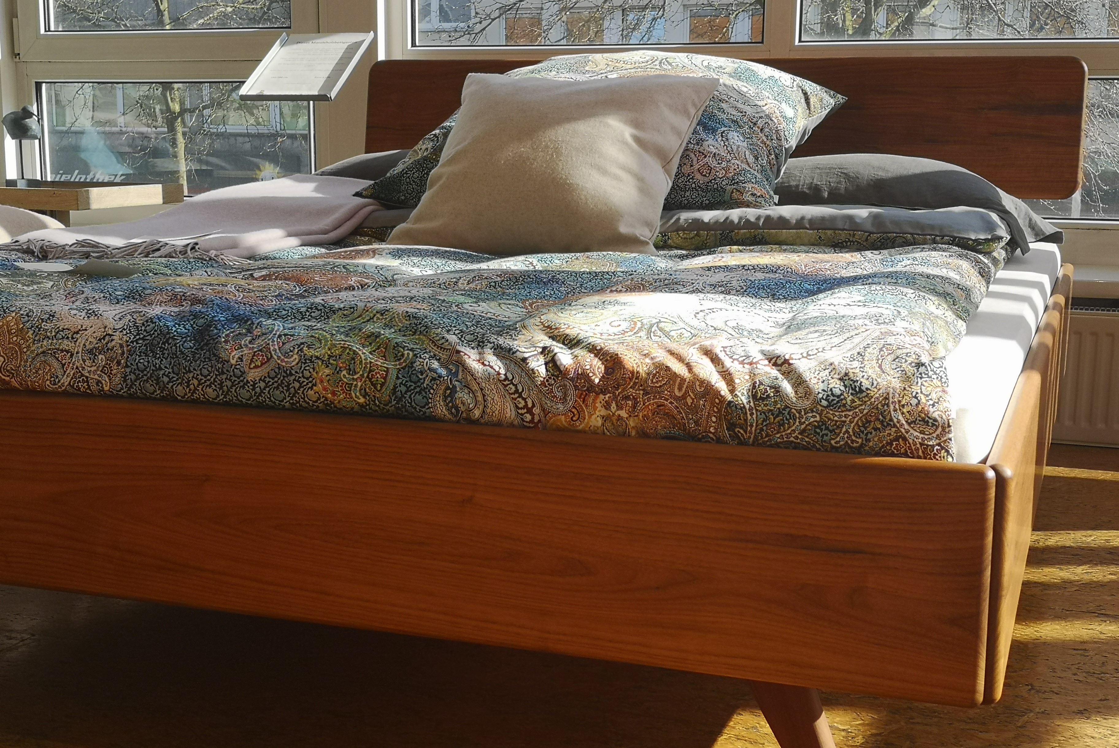 Donna-Bettgestell-Nussbaum-Dorma-Vitaeov7cB6R2i1iv Massives Nussbaum-Bettgestell