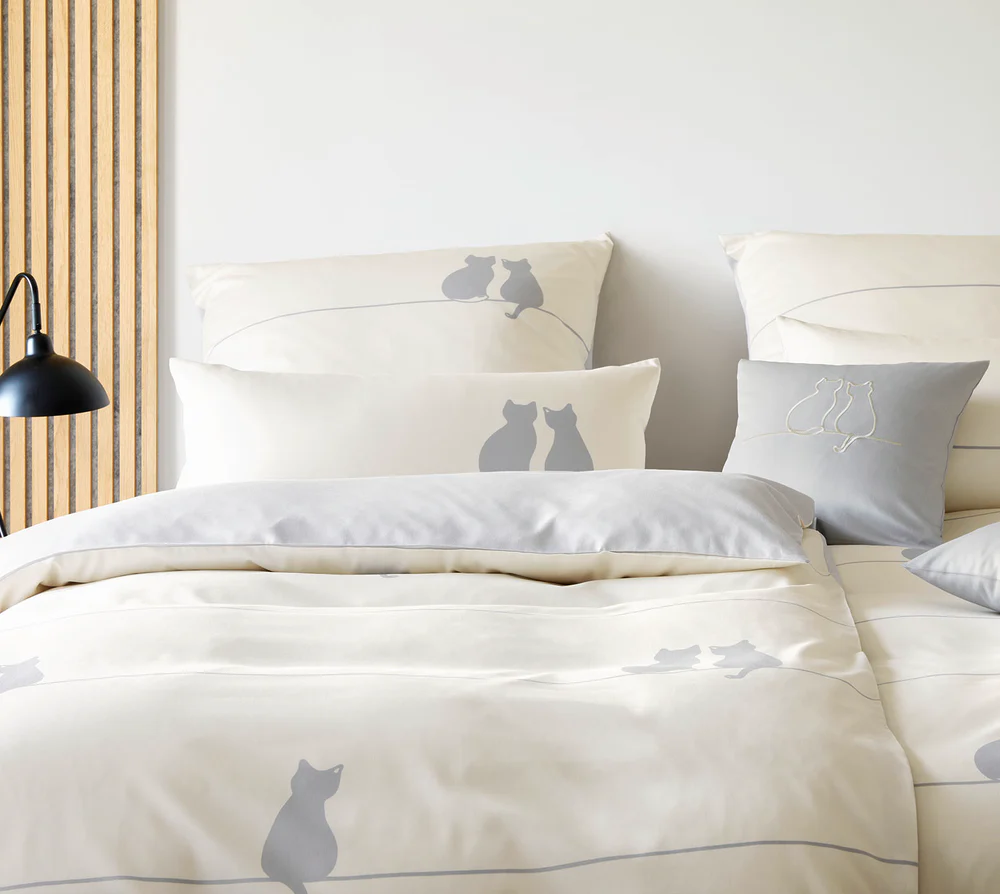 Katzenpärchen auf Mako Satin Bettwäsche