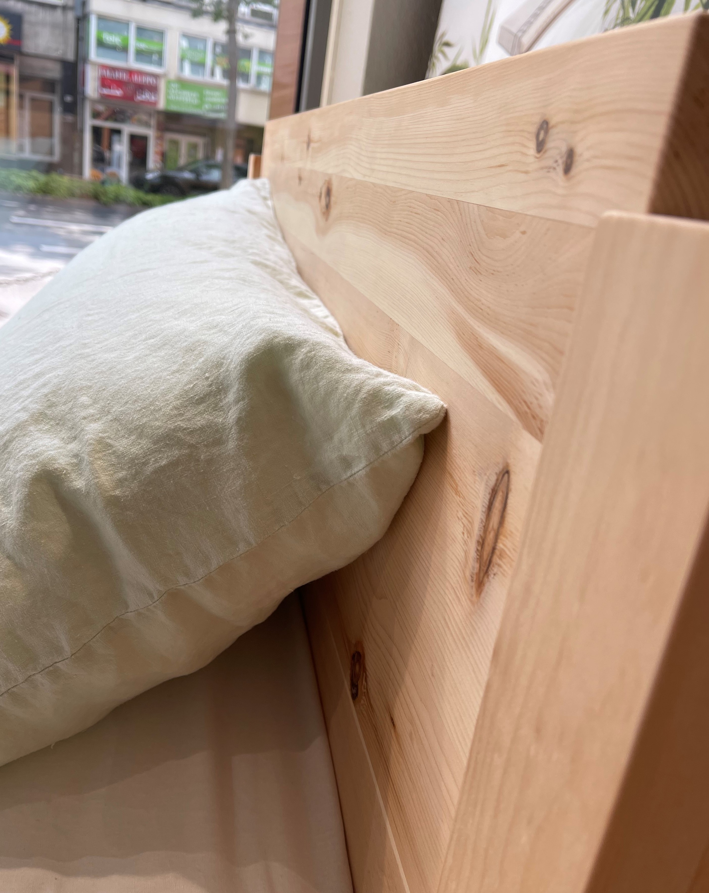 gemuetliches-Kopfteil-zum-anlehnen-aus-Zirbel5E5C6K6qtTyOb