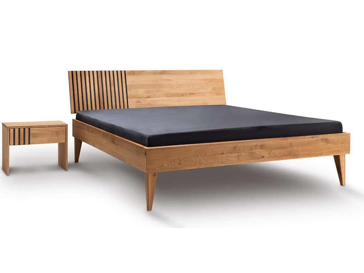 Elegantes Naturholzbettgestell