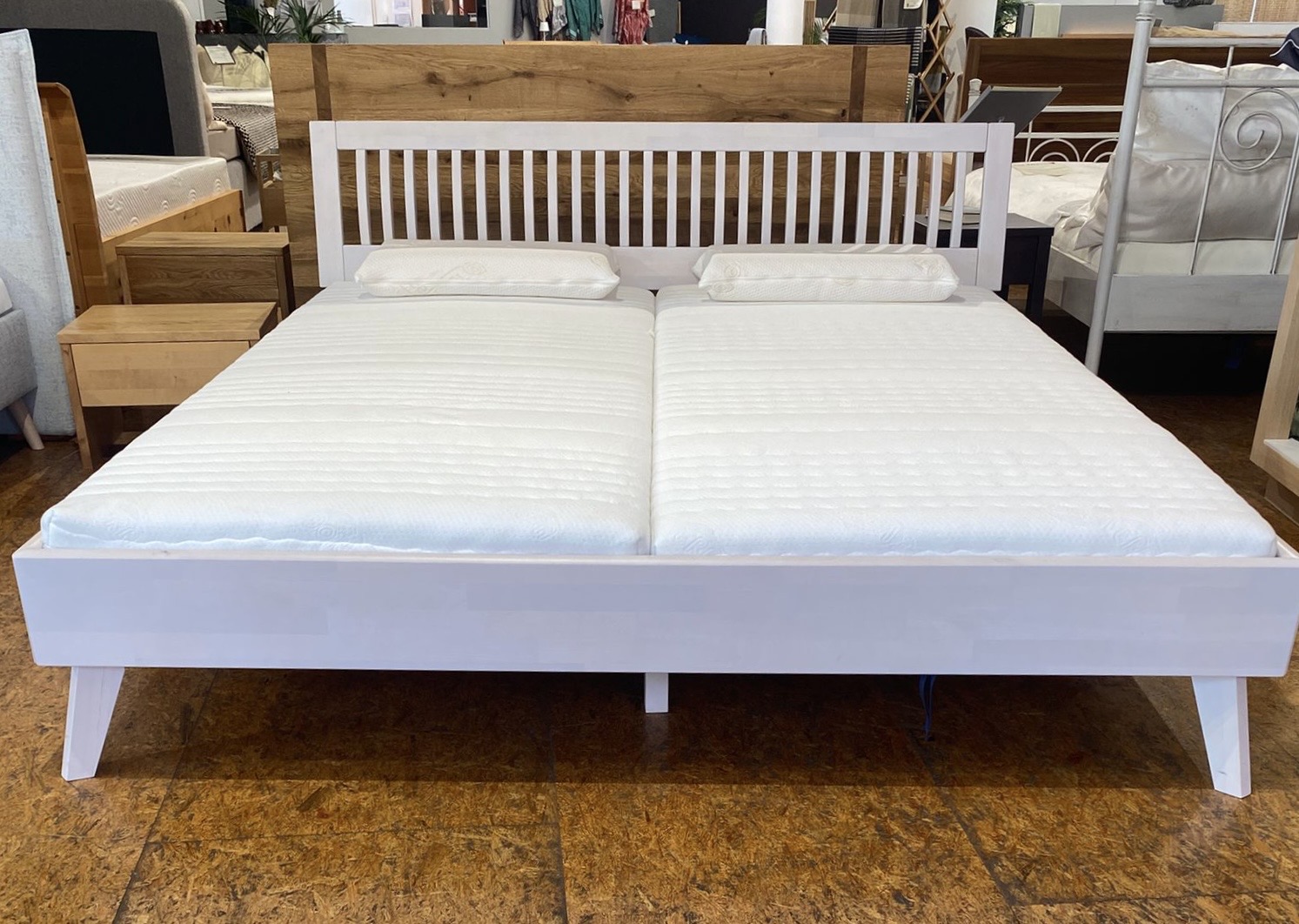 Massivholzbettgestell in weiß
