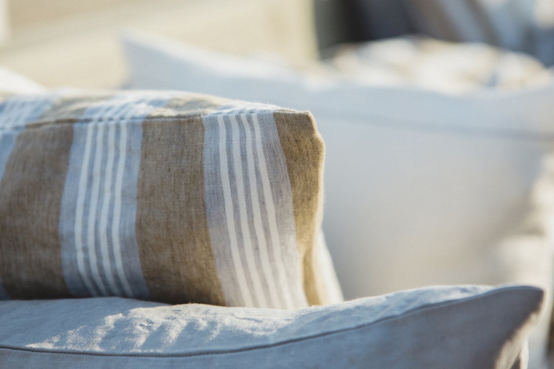 Muster-Leinenbettwaesche-Detail beige gestreifte Leinen Bettwäsche