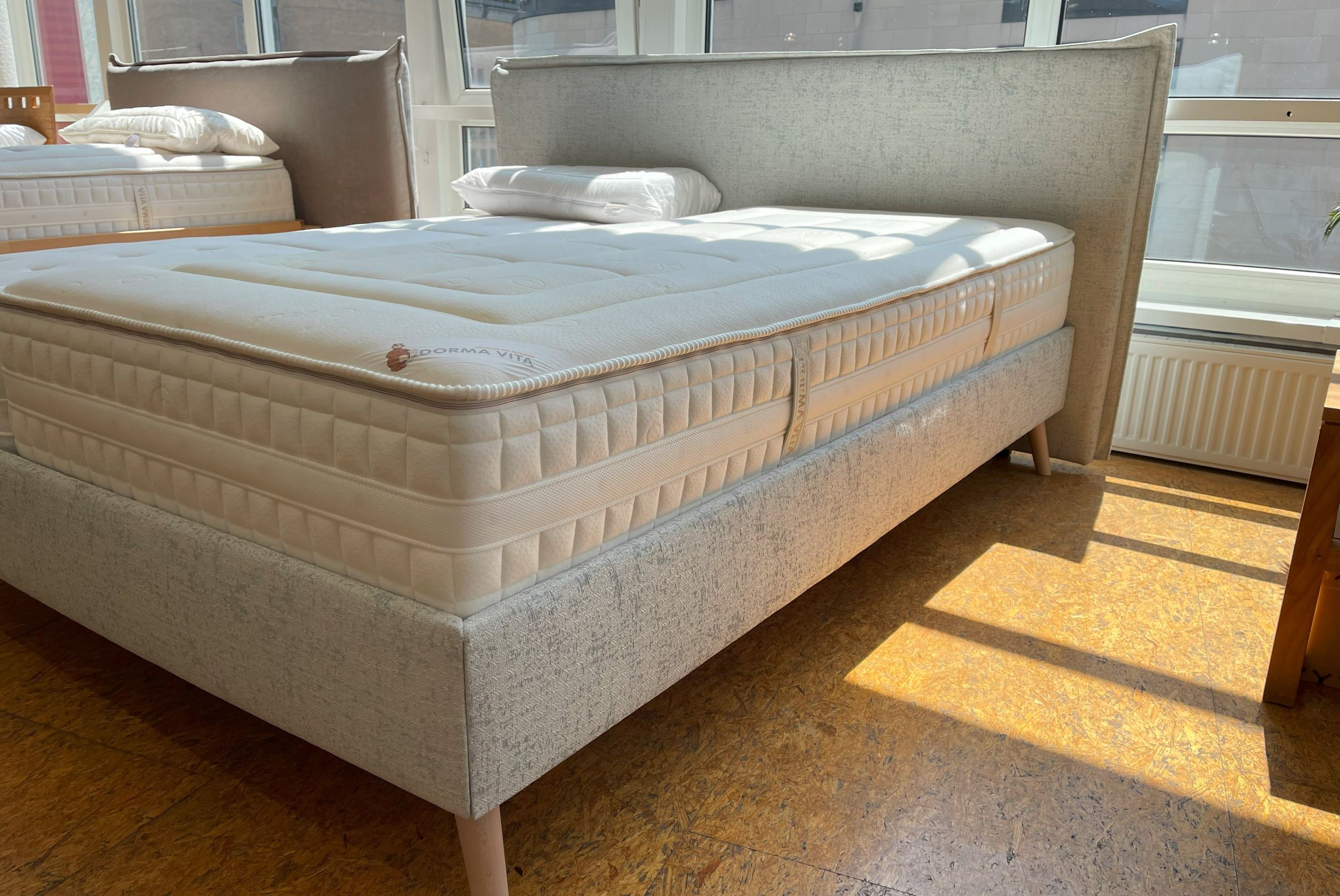 Stilvolles Polsterbettgestell