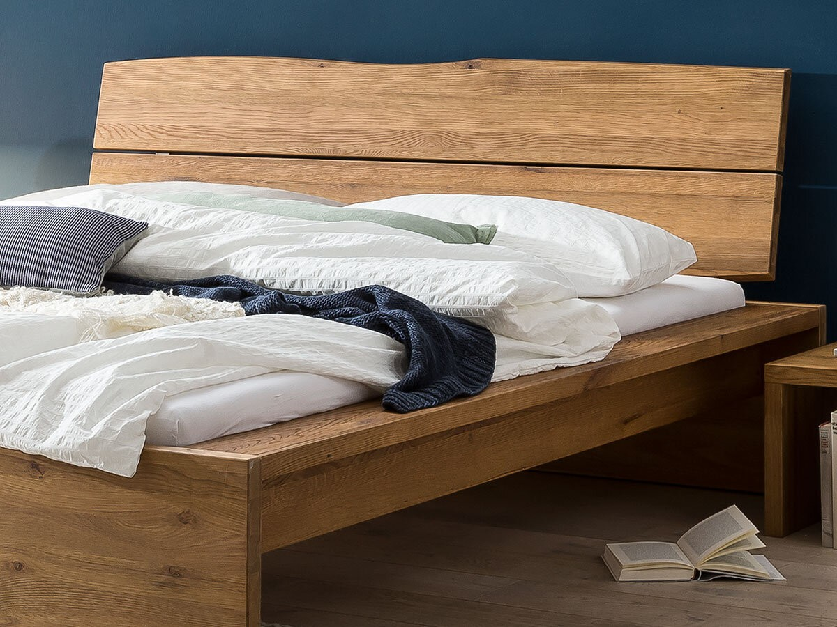 Massivholzbettgestell aus Wildeiche – Natur trifft Design