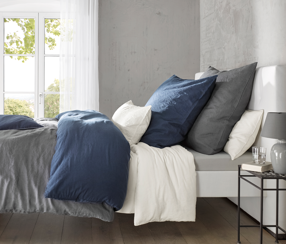 Halbleinen-Bettwaesche-seitlich-navy-grau-und-weiss