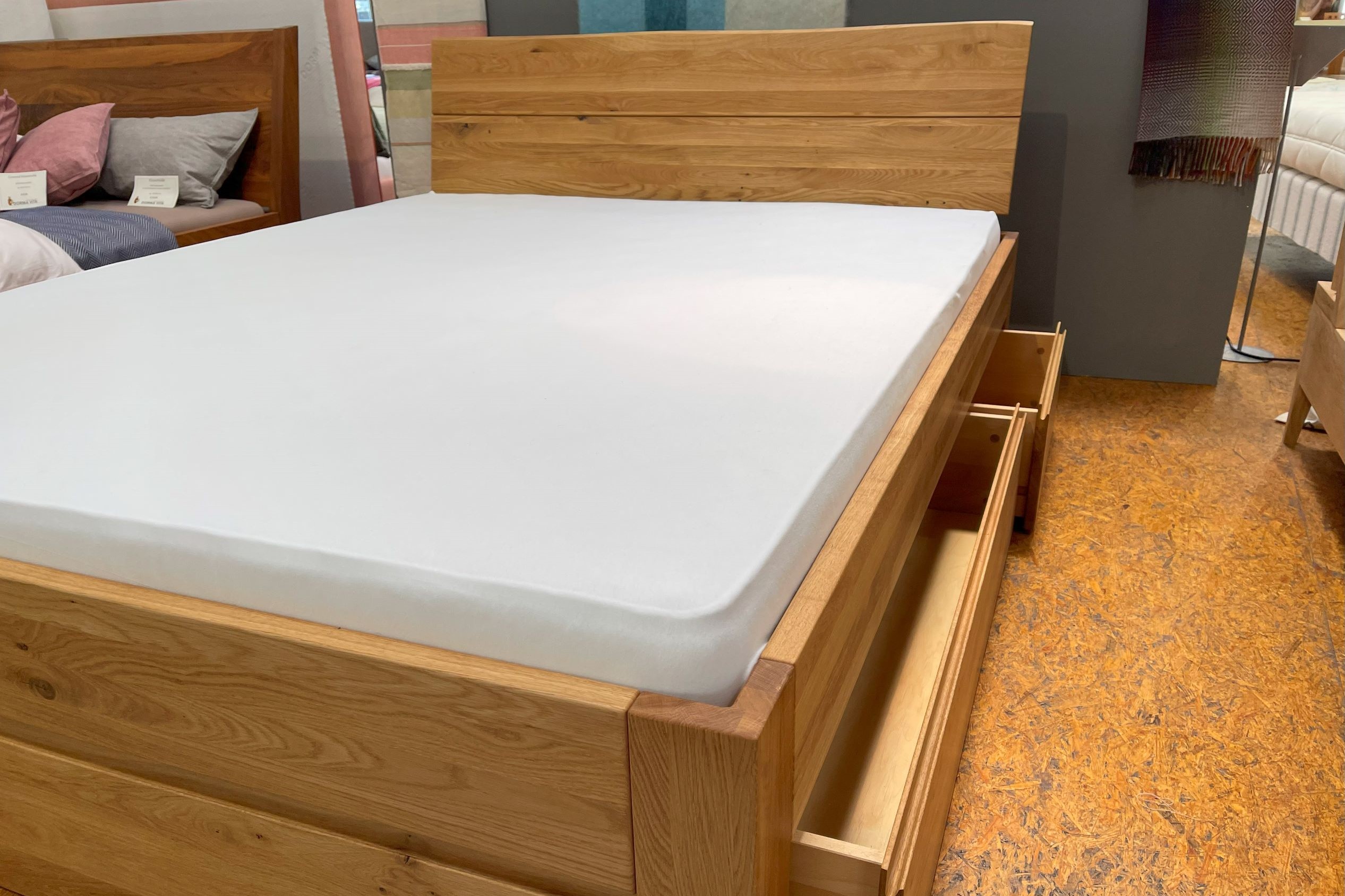 Komfortbettgestell mit Schubkästen