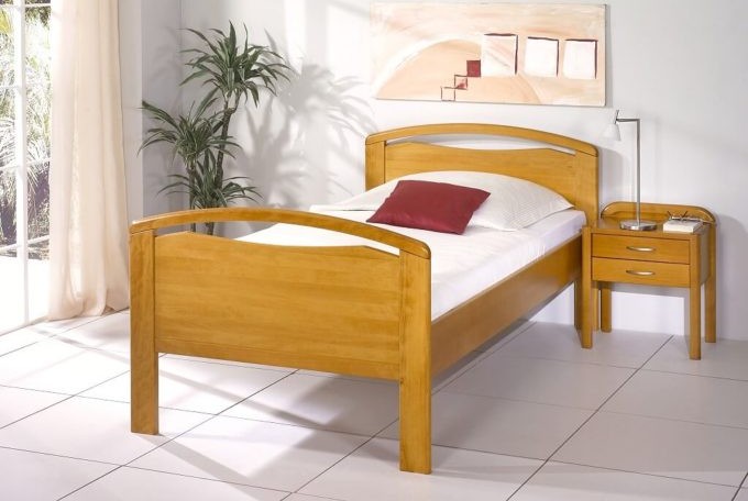 Bettgestell in Komforthöhe