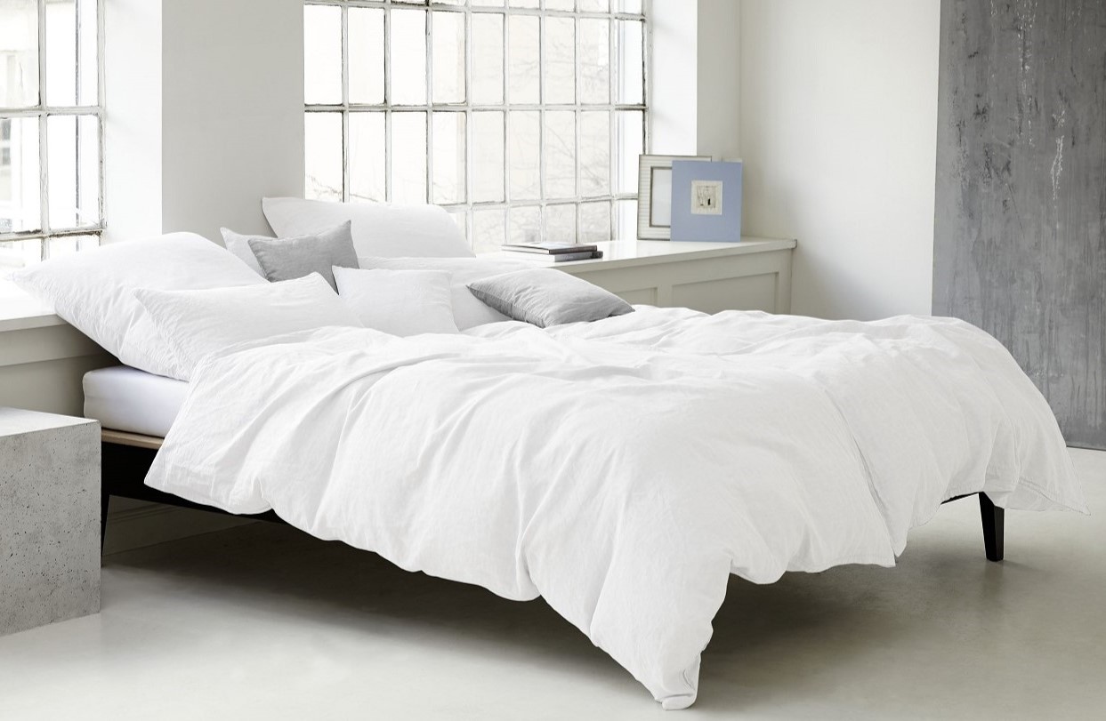 Reinleinen-Titelbild-Bettwaesche-weiss-Leinen-elegantezjNzrSeELVivI